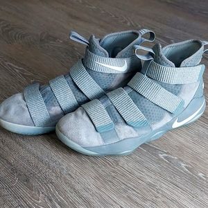 Nike LeBron Zoom Soldier 11 Rare Cool Grey Size 12 mens
